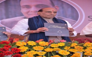 Sri Rajnath Singh, Minister of Home Affairs, unveils Akshaya Patra’s Annual Report 2014-15.