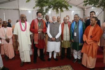 All the wonderful dignitaries gather for a group photo at the end of the event
