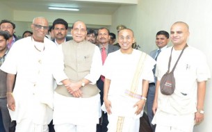 Sri Rajnath Singh, Minister of Home Affairs, sharing a candid moment with Madhu Pandit Dasa and Chanchalapathi Dasa.